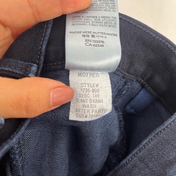 Mother Denim Slant Drama Long Dark Wash
Bootcut Jeans in After Party Size 26 - Picture 13 of 16